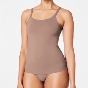 seamless shapewear camisole tummy control and smoothing adjustable straps Size L
